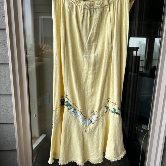 Lovely resort-party two-piece with embellishments - Picture 7 of 7